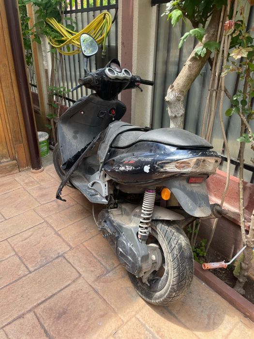 Vand scuter  Malaguti f15 pentru piese