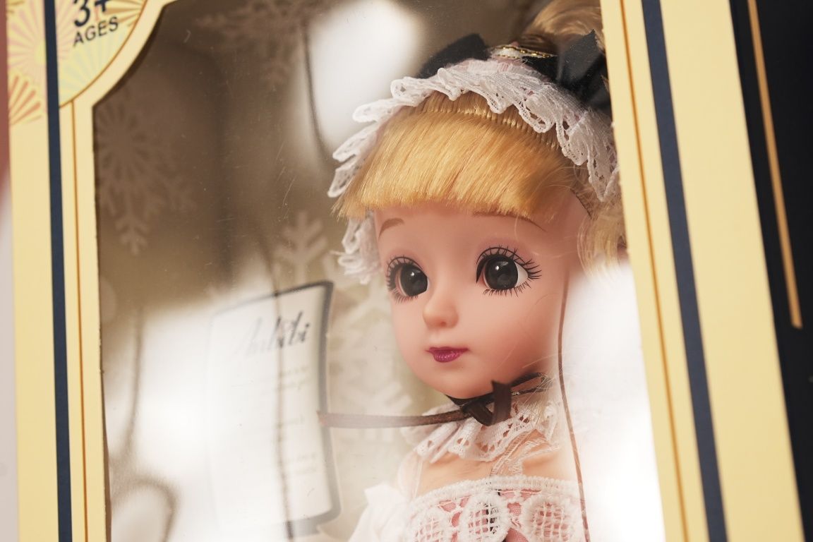 Кукла коллекционная, шарнирная.