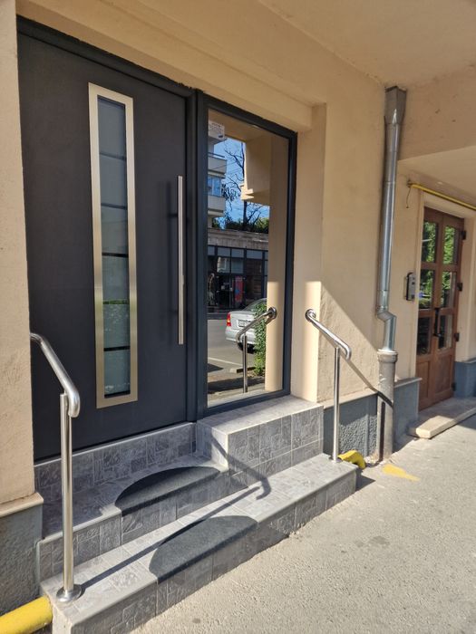 Vând doua apartamente amenajate birou avocații direct din str.