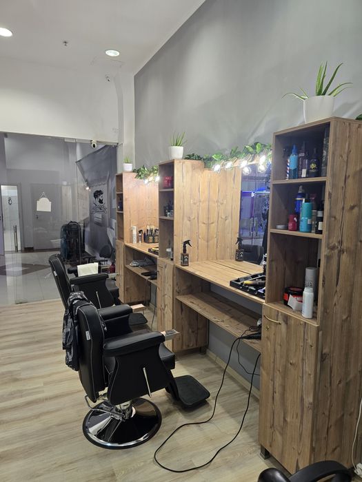 Vand afacere la cheie salon infrumusetare zona premium