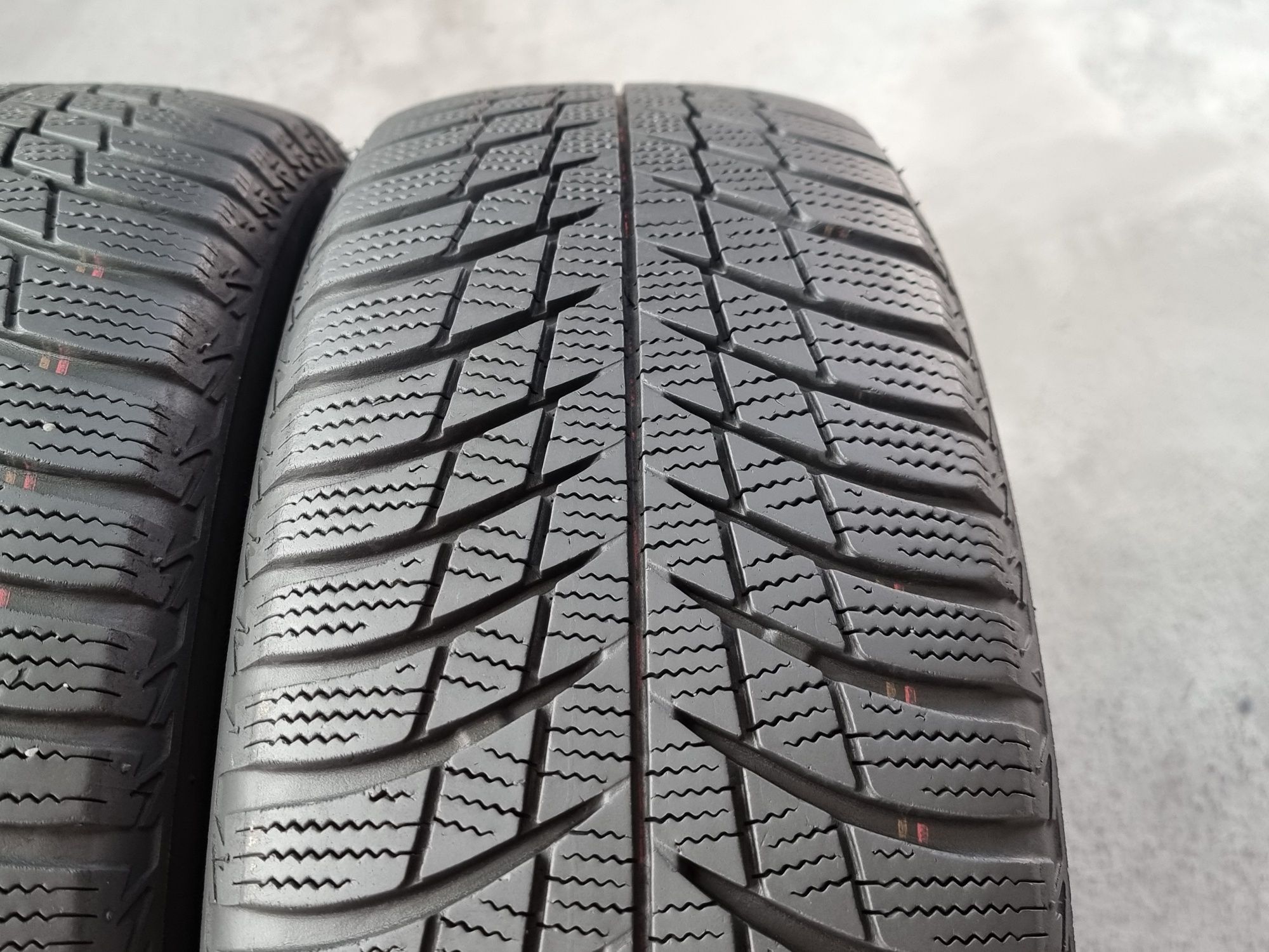 195/65/15 Bridgestone 4Броя: 180лв 6.5мм