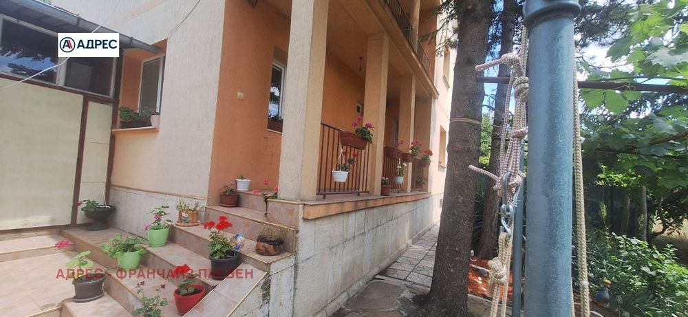 Продава се Къща в с. Николаево, Област Плевен - 196 кв.м за 256 €/кв.м - Снимка #2