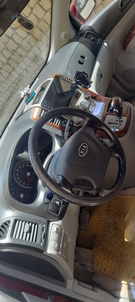 Kia carnival
2007-yil.
mator benzin 
metan gaz quyilgan 
kraska pitnos