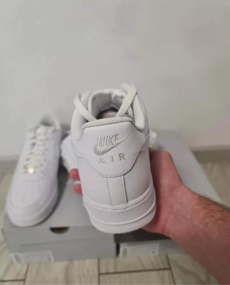 Adidași Air Force 1 Low Triple White