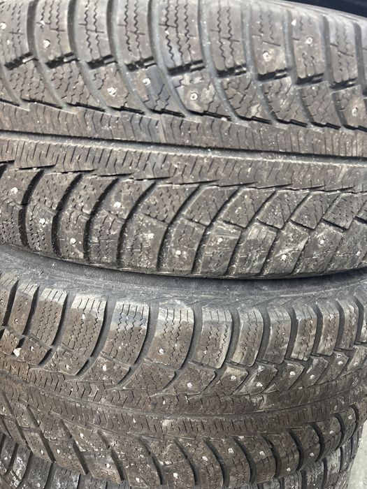 Резина зимняя  215/60/16