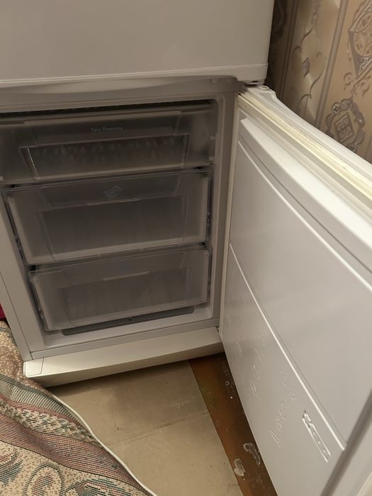 Продается холодильник не работает