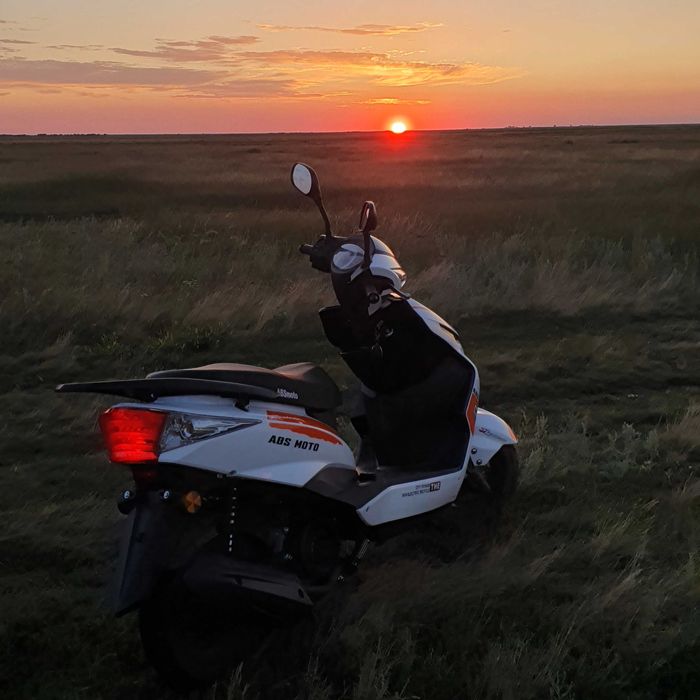 Скутер 150кубов.