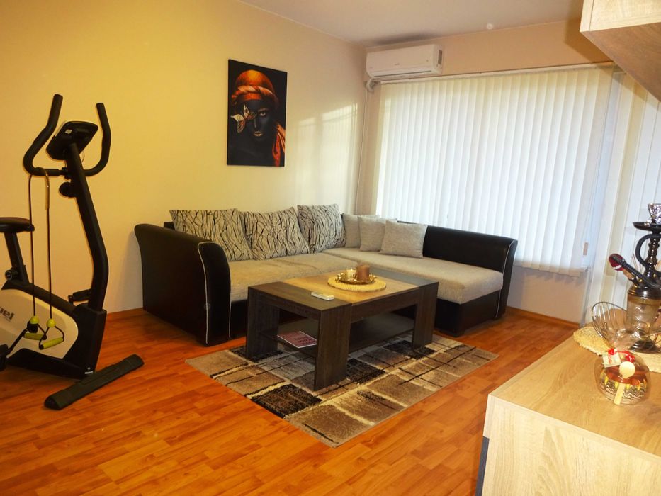 Просторен и функционален апартамент с 2 спални и кухня