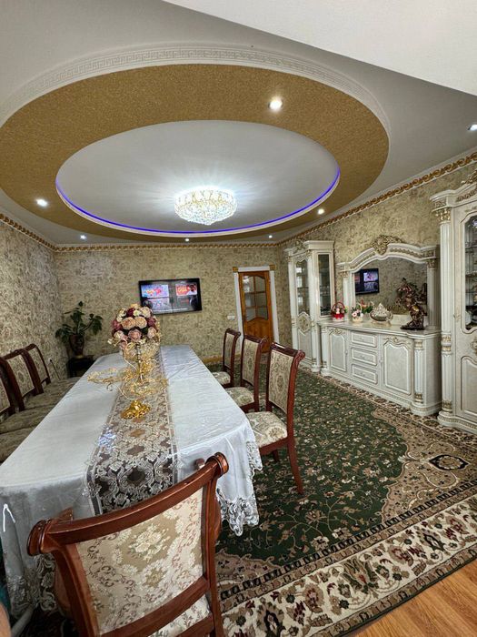 Samarqand darvoza makroni oldida 3 xona