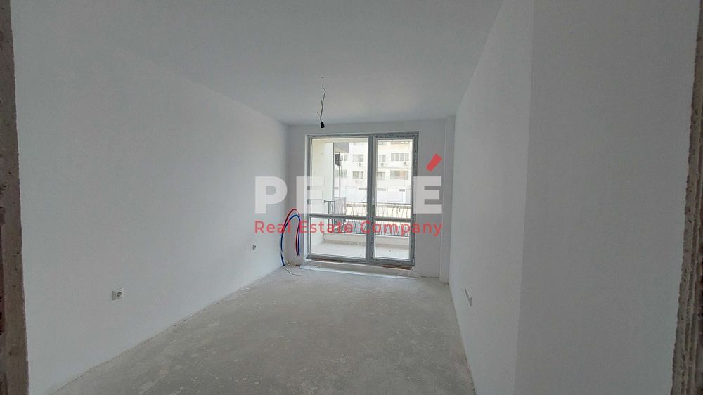 Продава се Тристаен апартамент в Бургас, Славейков - 115 кв.м за 2279 €/кв.м - Снимка #1