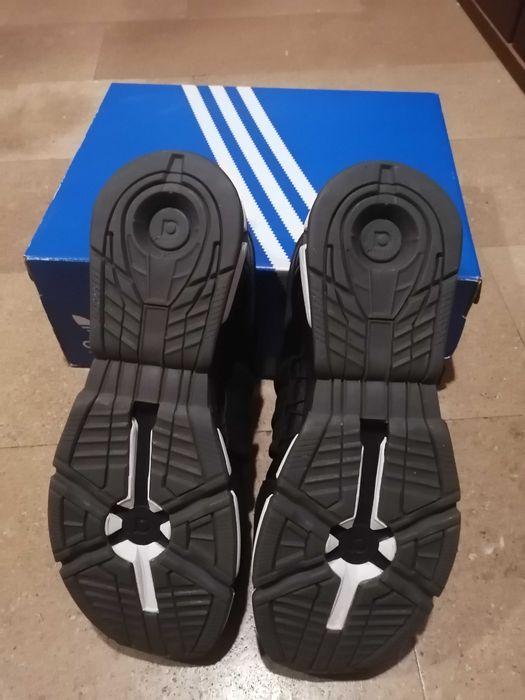 Продавам маратонки Adidas Twinstrike ADV Stretch Leather. Нови