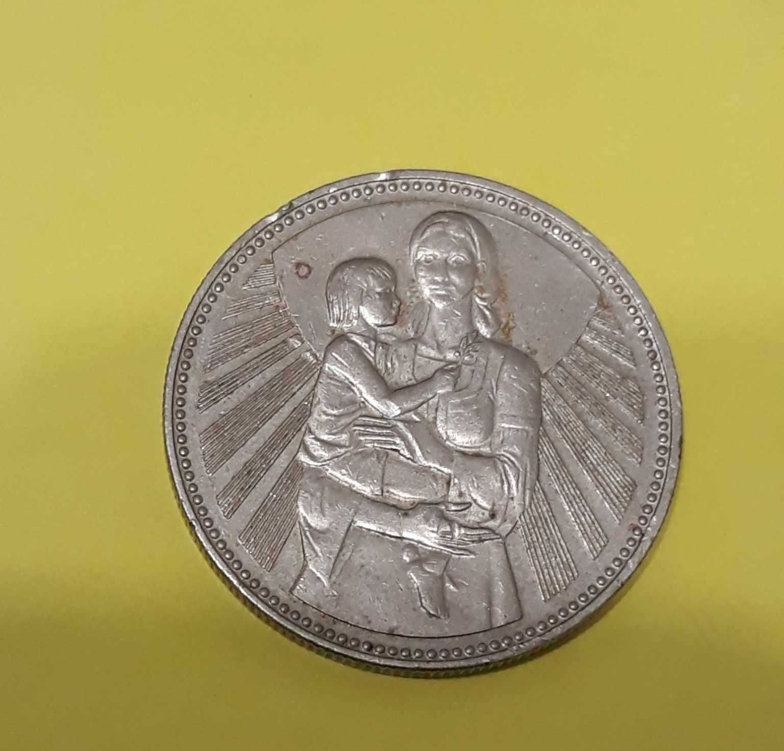 МОНЕТА  2 лева 1981 година -1300 години България - Майка с дете