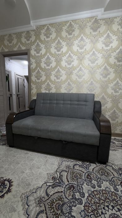 Диван сотилади.