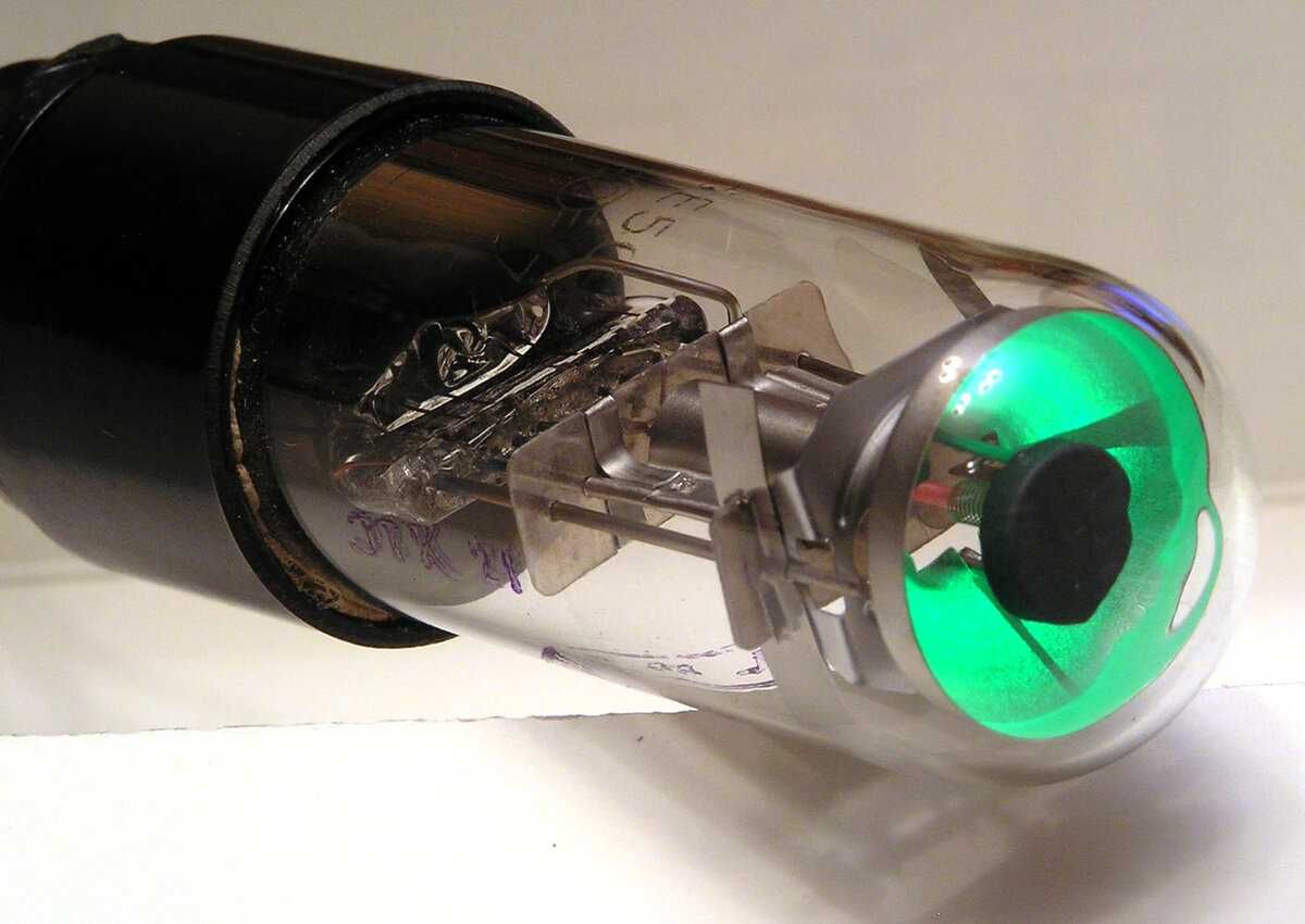 Радиолампа 6Е5С зелёный глаз Вентилятор бытовой