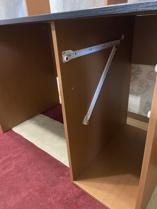 Продаю стол компьютерный