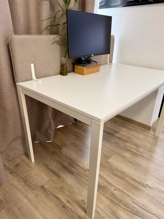 Бюро / маса Vihals от IKEA с борд/панел от iScreen.design