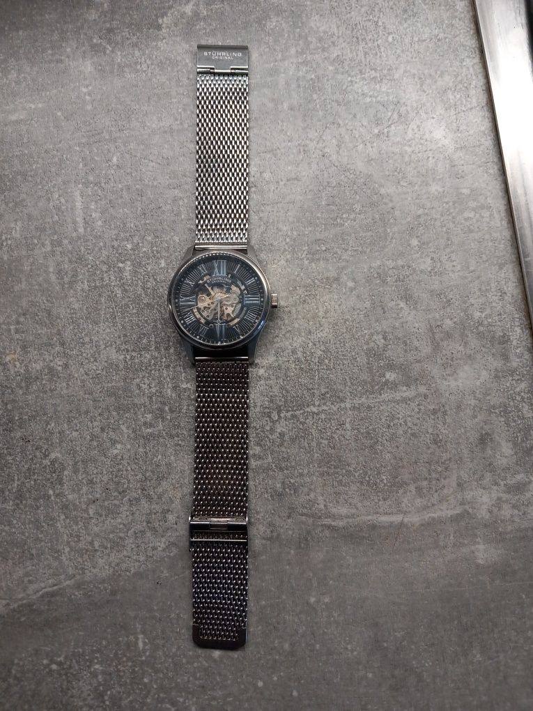 Продавам автоматичен часовник Stuhrling