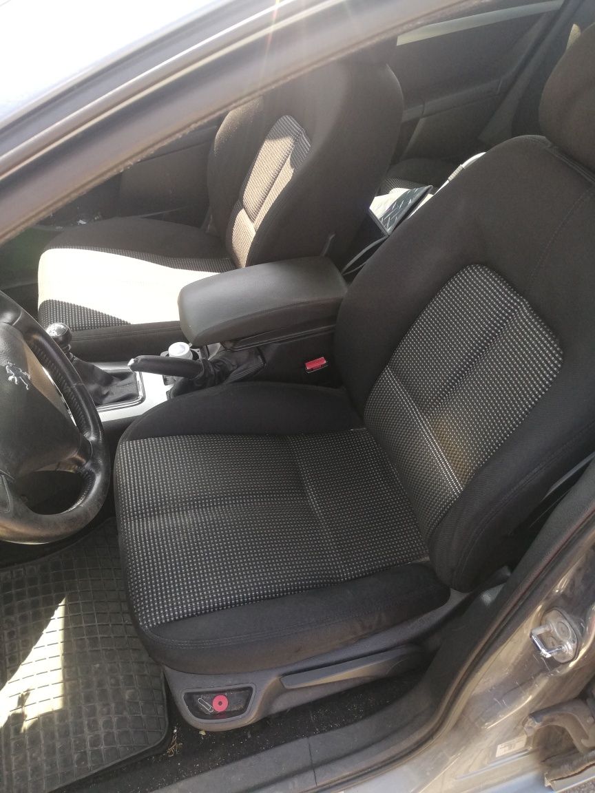 Vând Peugeot 407 2.0 hdi 2007