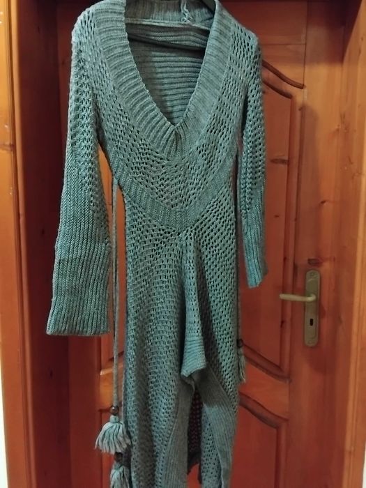 Плетена рокля с дълъг ръкав