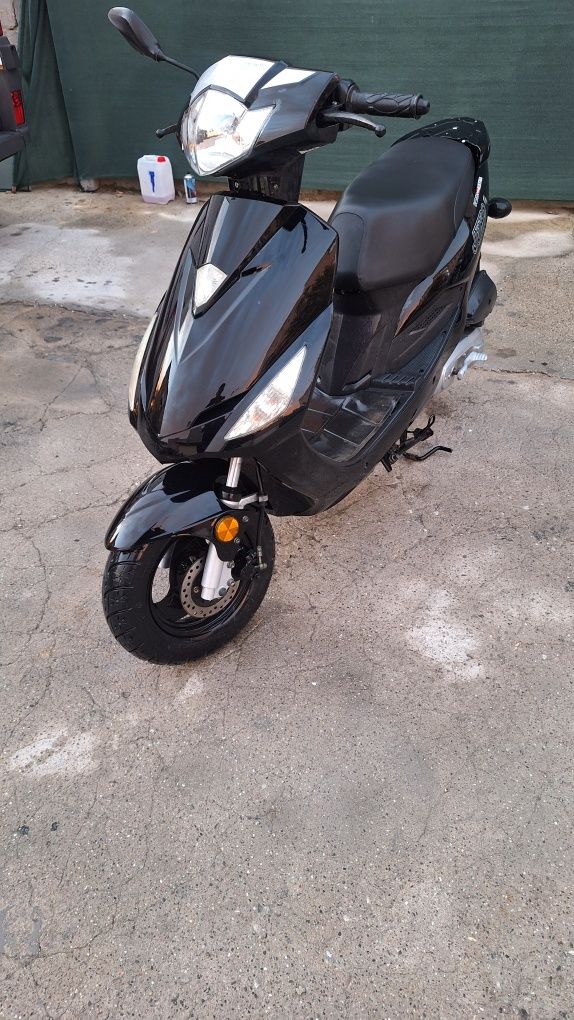 Scutere 49 și 125cc