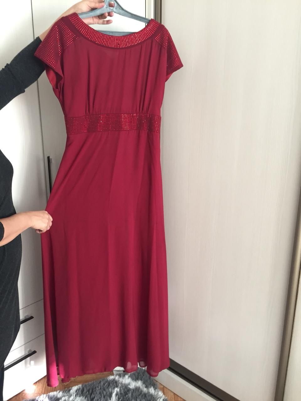 Платье цвет бордовый