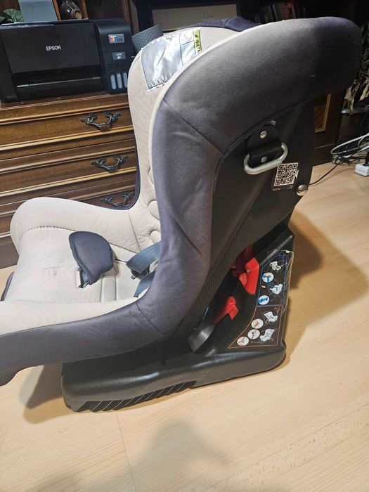 Столче за кола Chicco, от 0 до 13 kg и от 8 до 18 kg.