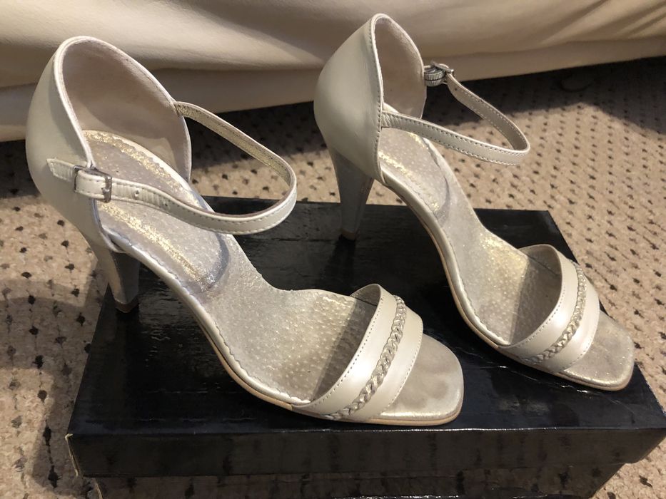 Vand sandale elegante marimea 37 Hotstepper