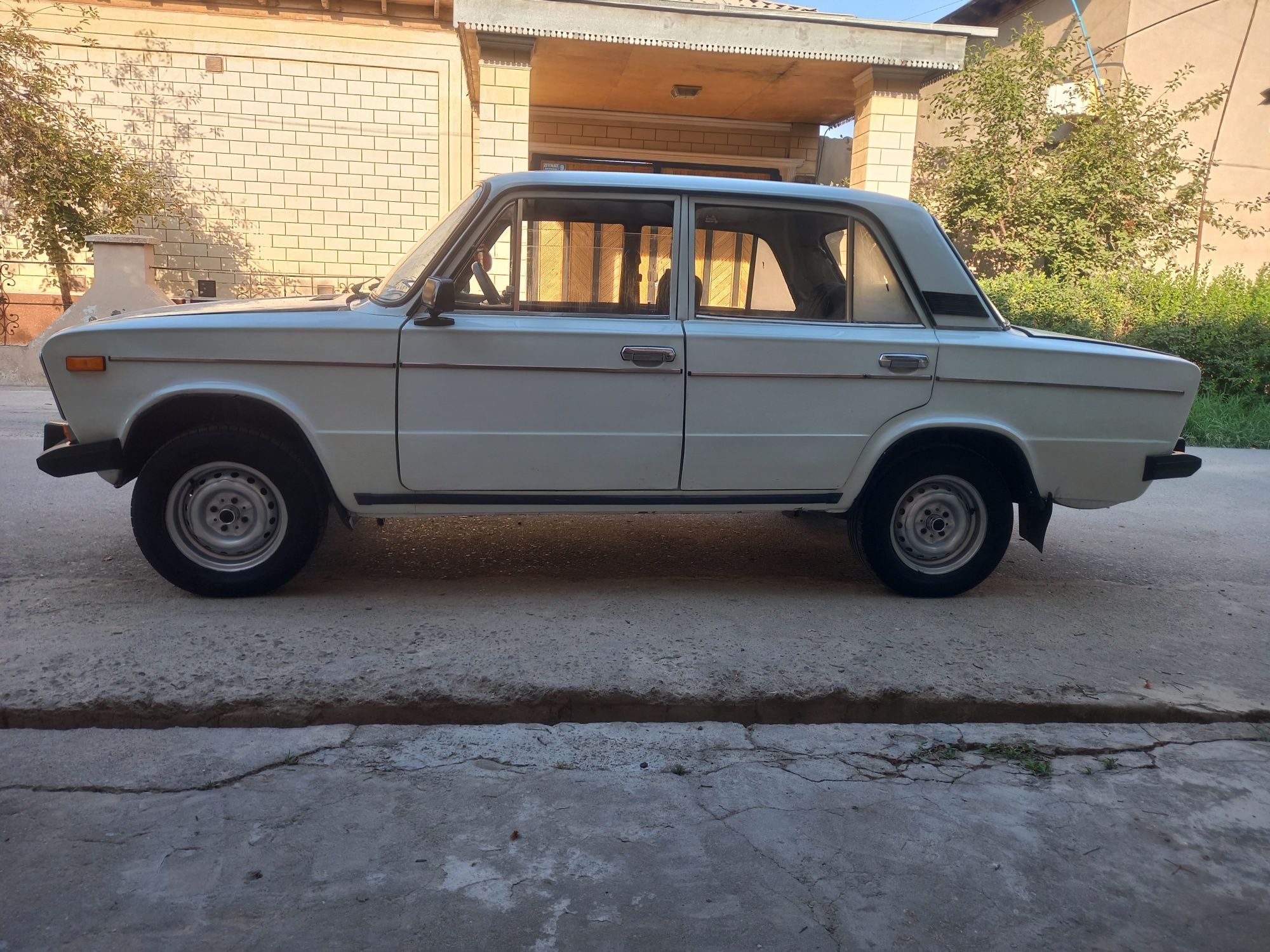 Vaz 2106 sotiladi