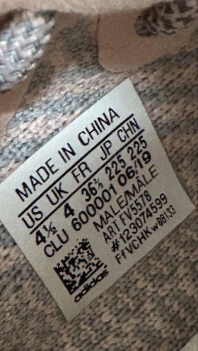 Yeezy 350 v2 noi nouti