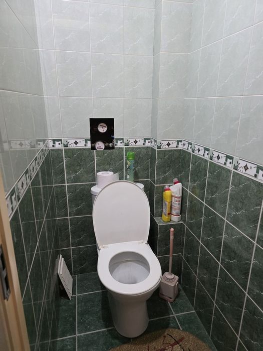 Продаётся  2- х комнатная квартира.  КИБРАЙ. Центр.