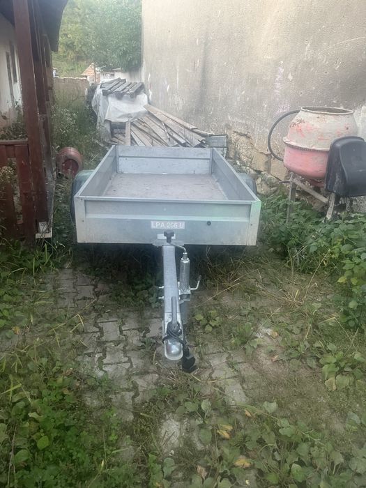Vand remorcuță mai multe detali in privat