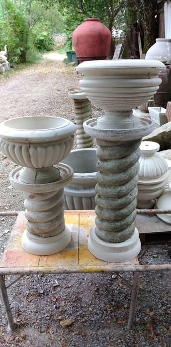 Делви кашпи за градина