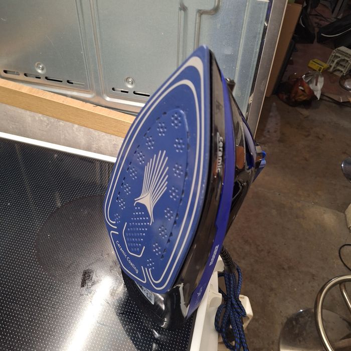 Парна ютия 2800 вата внос от Германия