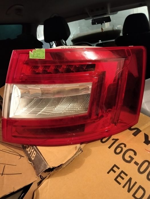 Задний правый фонарь Skoda Octavia A7