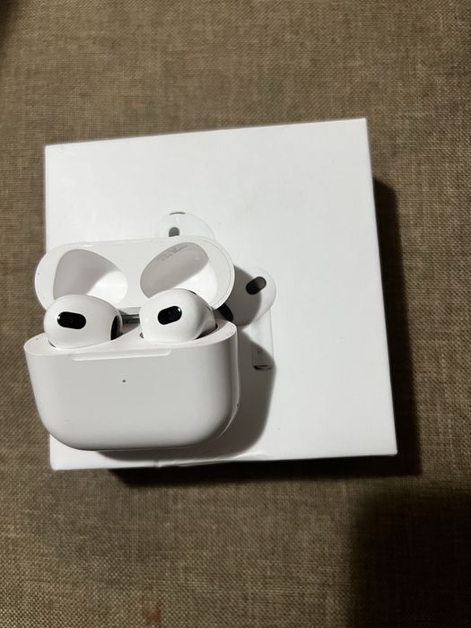 Air pods pro 3.