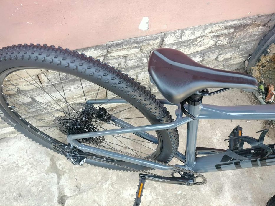 Bicicleta Cube roti pe 29 frâne disc hidraulice Transmisie 1×12