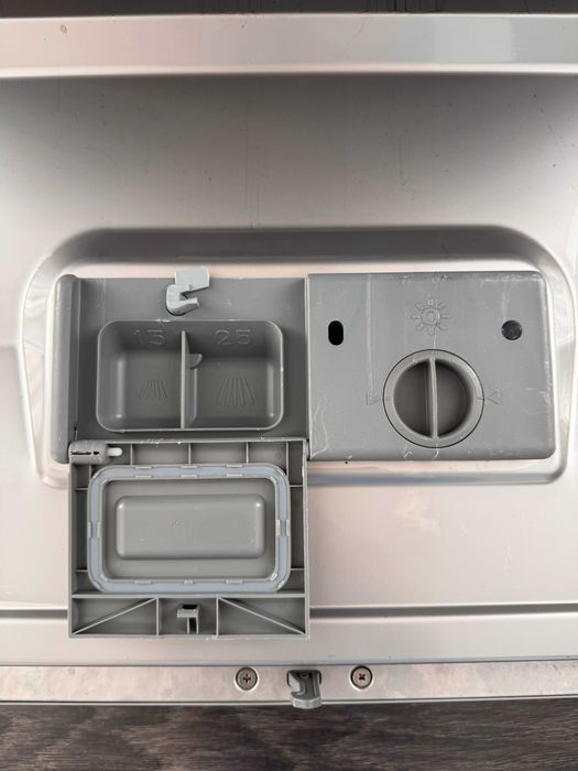 Малка/компактна съдомиялна тип кубче AEG, клас A+, 6 комплекта, инокс