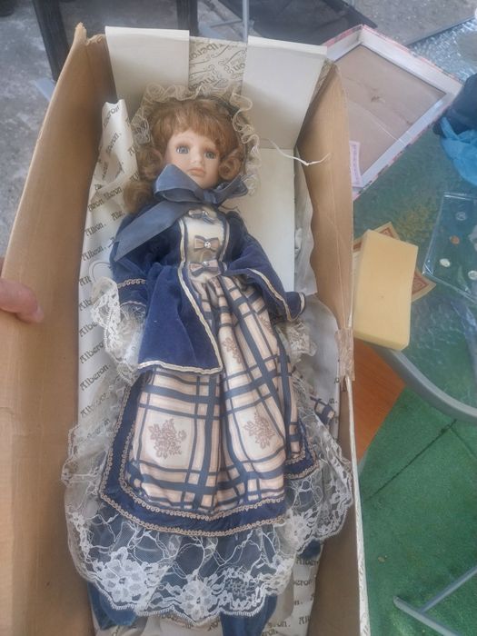 Vând păpușă portelan Joyce