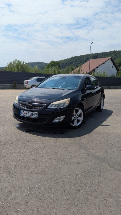 Vând Opel Astra J 2010 1.7