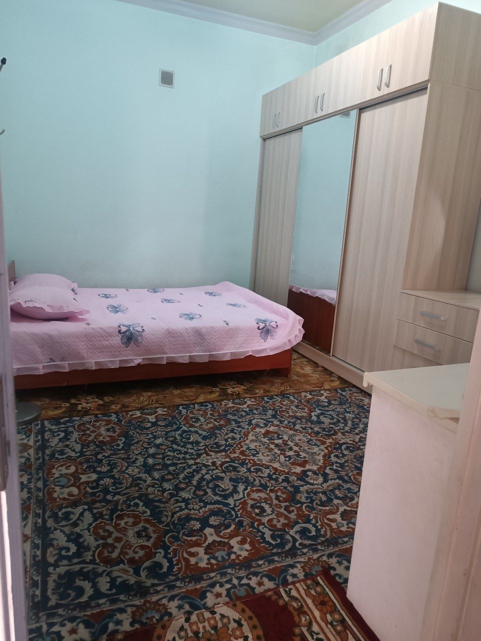 Yashnobod Panelnida 7 xona Oshxonadan tashqari hovli   uy ijaraga be