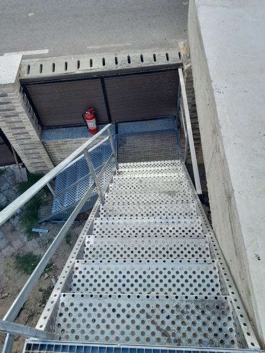 Scări metalice galvanizate la orice demisiune asiguram transport ori u