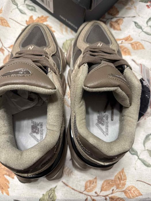New Balance 9060 MUSHROOM