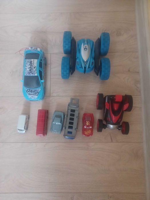 Set masinute cu telecomanda