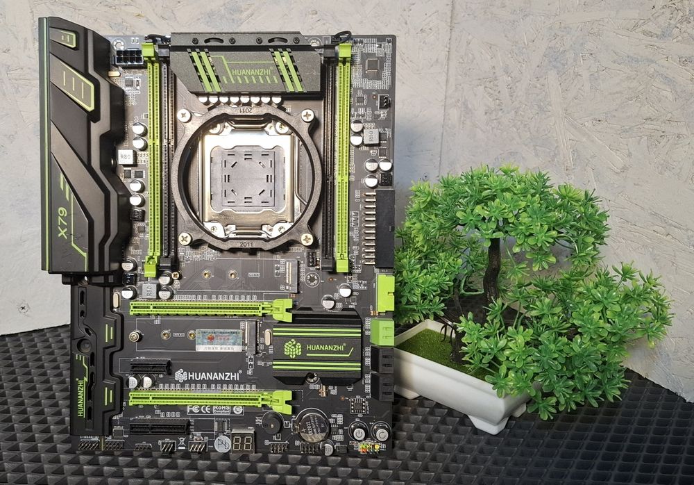 Материнские платы Huananzhi Green x79