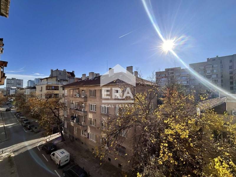 Дава се под наем Тристаен апартамент в София, Център - 138 кв.м за 1800 € - Снимка #8