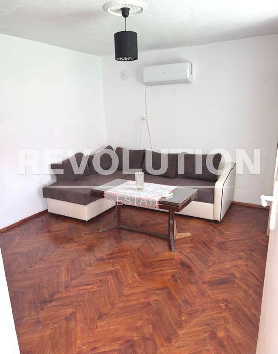 Тристаен апартамент в района на м-т  св. Никола!