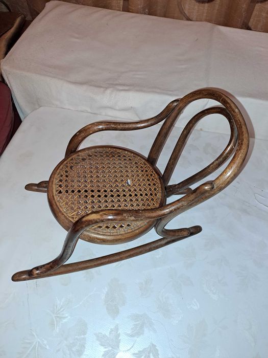 balansoar lemn papusi vechi stil Thonet