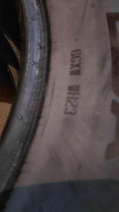 Продавам зимни гуми 205 60 16 .