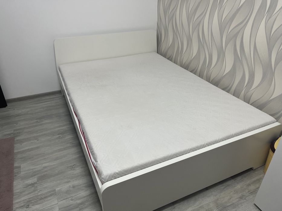 Pat alb 140x200 folosit 1 an