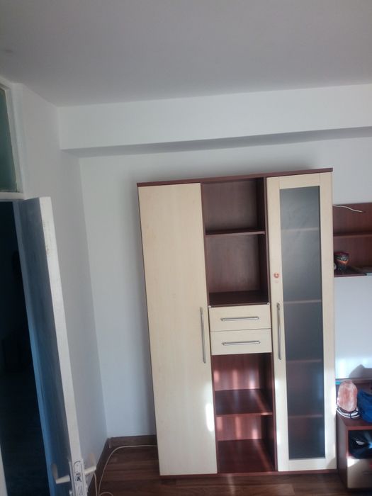 Vând dulap camera /dormitor stare ff buna